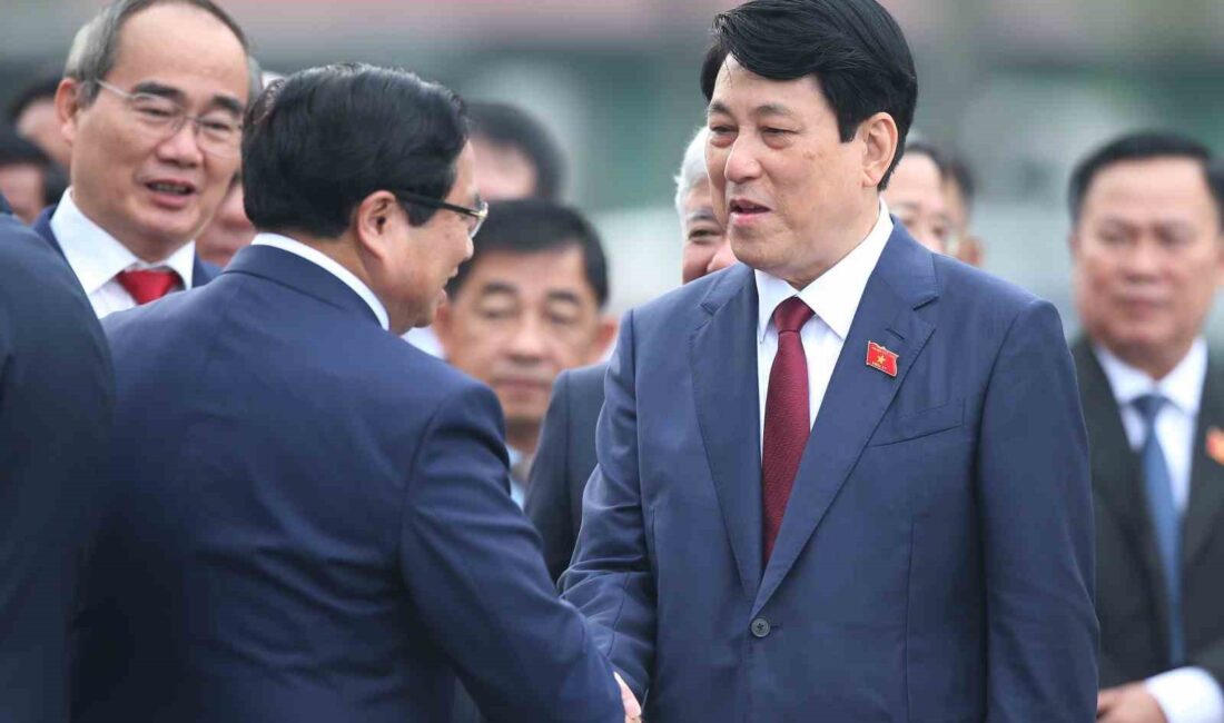 VİETNAM PARLAMENTOSUNDA YAPILAN 440 MİLLETVEKİLİNİN “EVET” OYU VERDİĞİ GENERAL LUONG