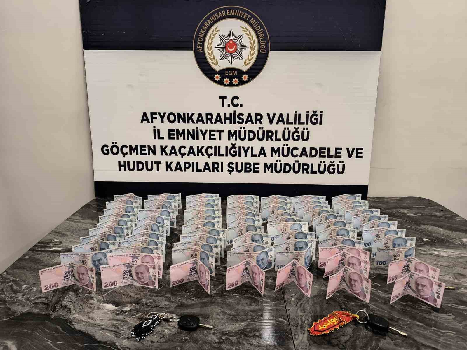 Afyonkarahisar’da polis tarafından göçmen kaçakçılığına yönelik yapılan operasyonda 3 kişi
