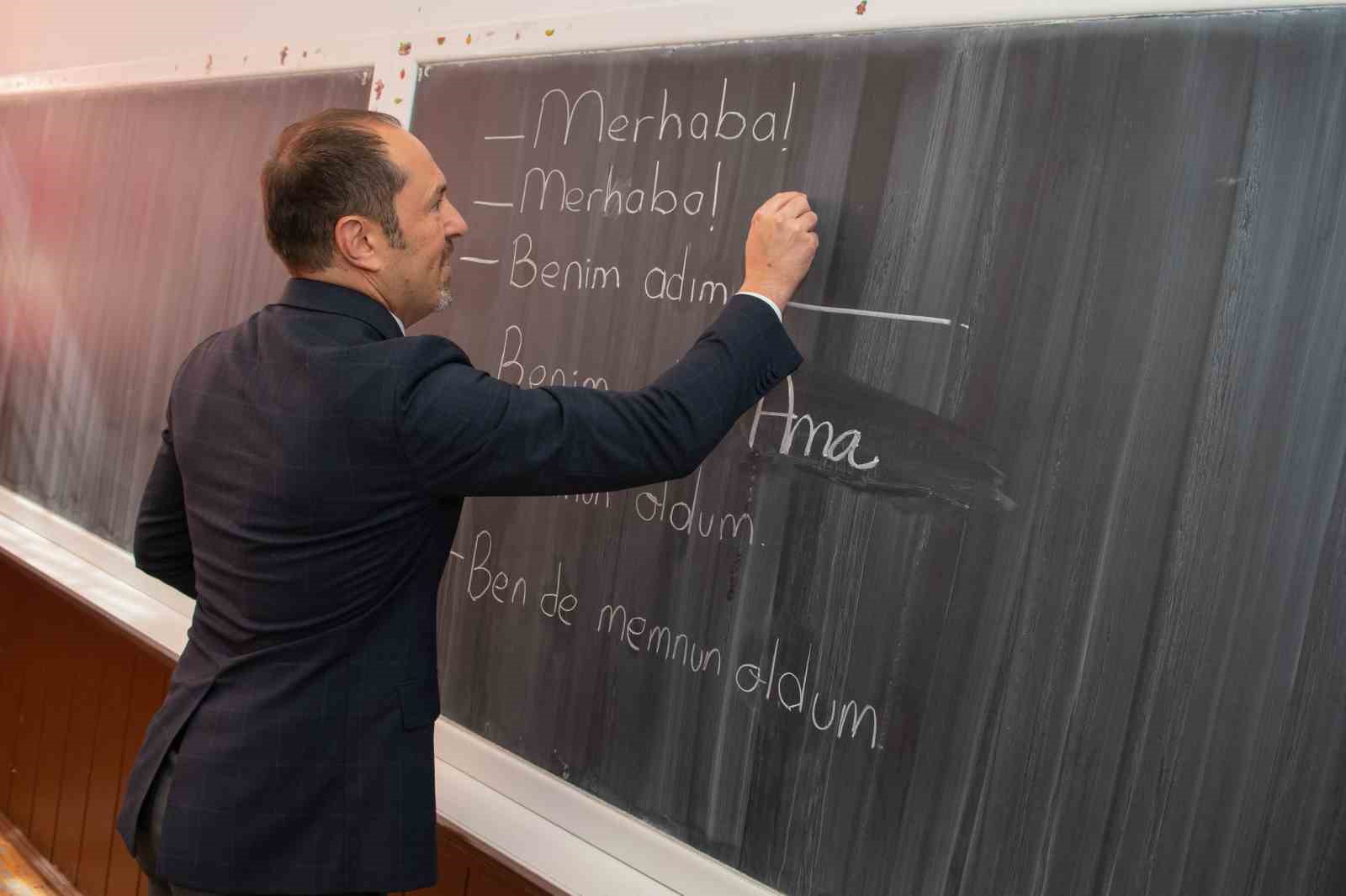 YUNUS EMRE ENSTİTÜSÜ'NÜN YÜRÜTTÜĞÜ "TERCİHİM TÜRKÇE" PROJESİ ÇERÇEVESİNDE ROMANYA’DAKİ DEVLET