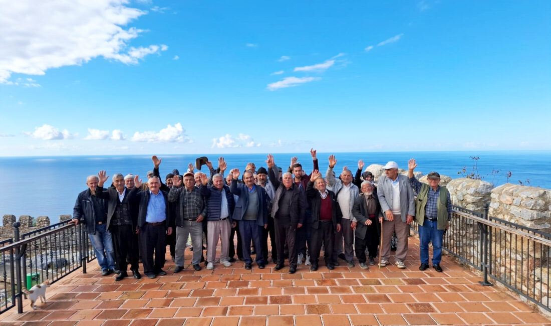 Alanya Belediyesi tarafından düzenlenen ‘Yaşlılara Yönelik Kale Gezileri’ Güzelbağ Mahallesi