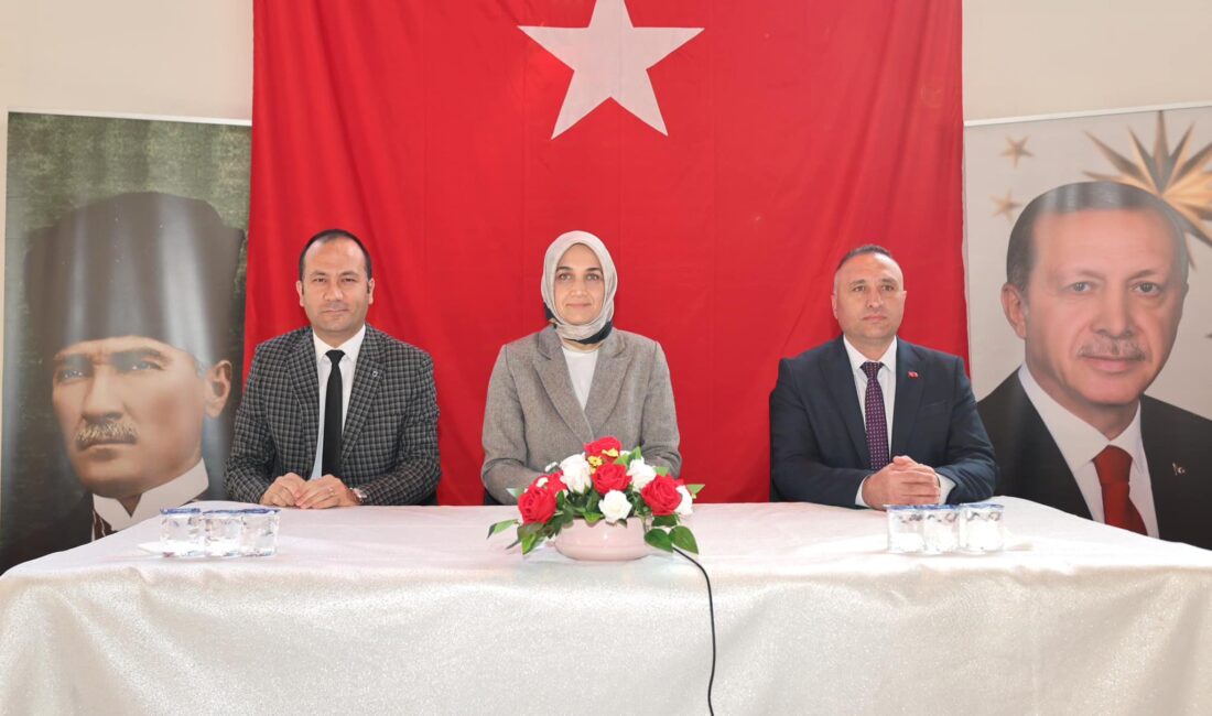 Çay ilçesini ziyaret eden Afyonkarahisar Valisi Kübra Güran Yiğitbaşı, muhtarlar