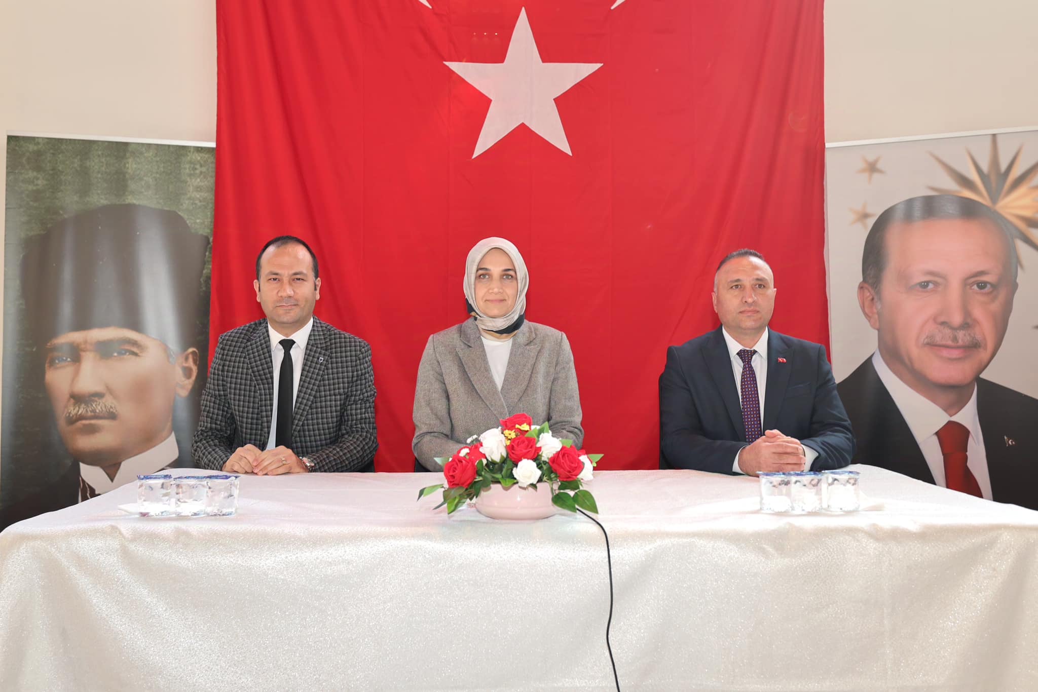 Çay ilçesini ziyaret eden Afyonkarahisar Valisi Kübra Güran Yiğitbaşı, muhtarlar