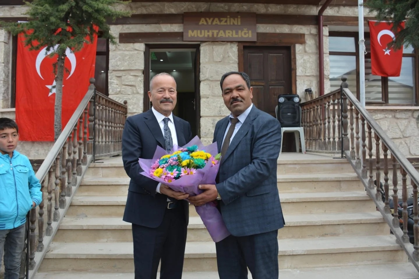 Ayazini Köyü'nü ziyaret eden MHP Afyonkarahisar Milletvekili Mehmet Taytak, yıllardır