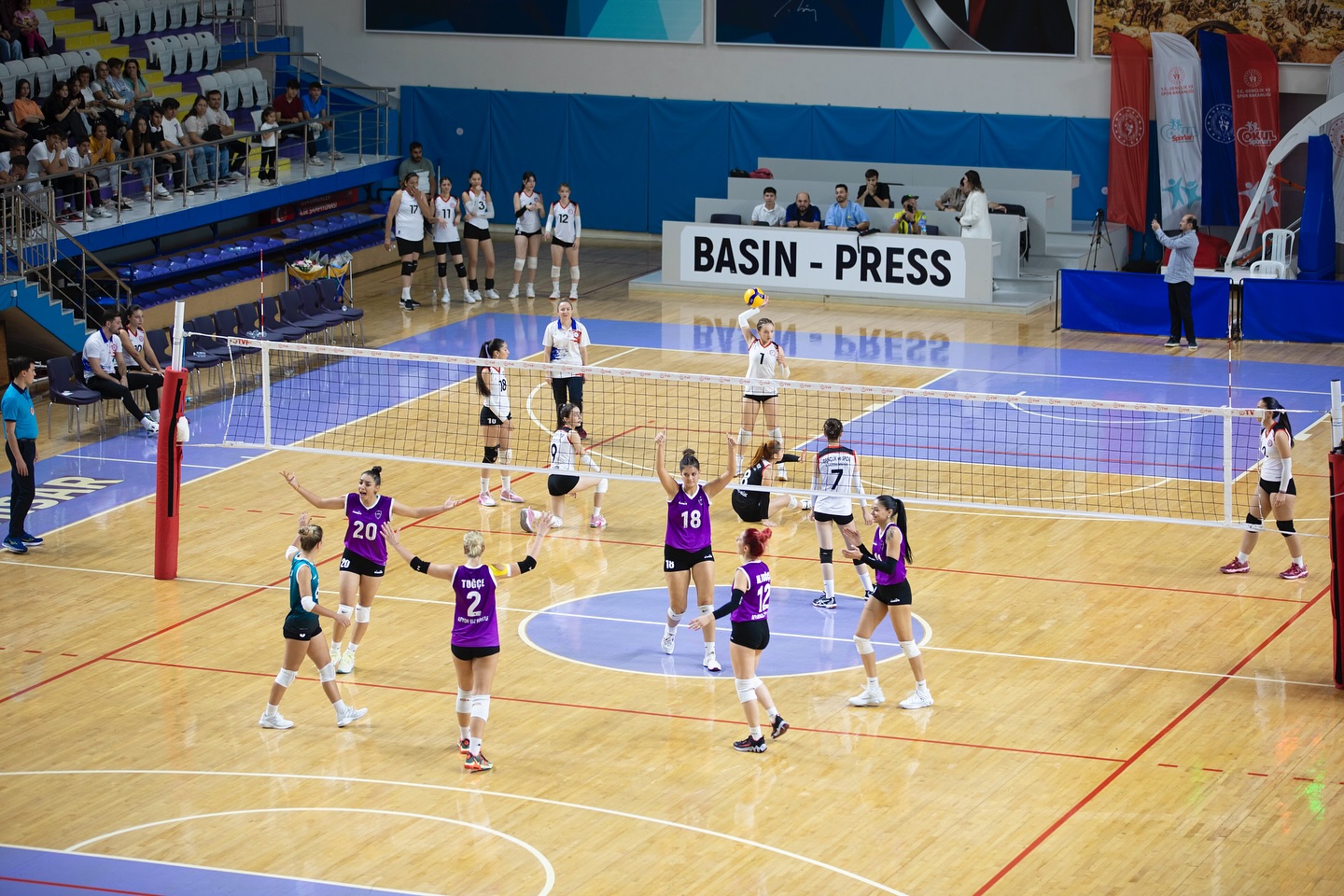 Bu sezon Kadınlar Voleybol 2. Ligi’nde ilimizi temsil eden Afyon