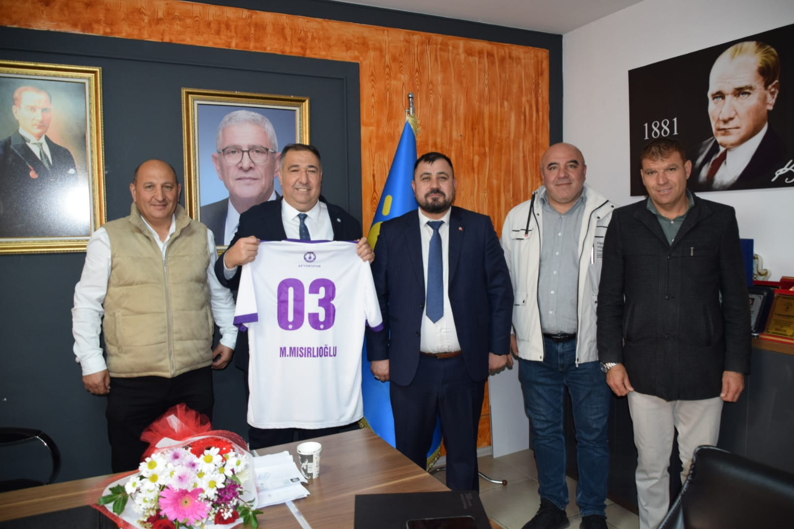 Afyonspor’un yeni başkanı Mevlüt Akkuş ve yönetim kurulu üyeleri, İYİ