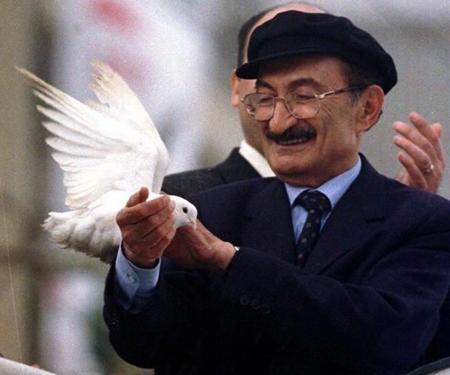 Türkiye Cumhuriyeti’nin başbakanlarından, siyasetin unutulmaz ismi merhum Mustafa Bülent Ecevit’in