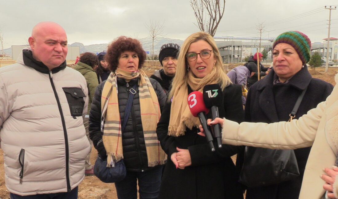 Afyonkarahisar’da Kadına Karşı Şiddetle Mücadele Günü etkinlikleri kapsamında fidan dikildi.