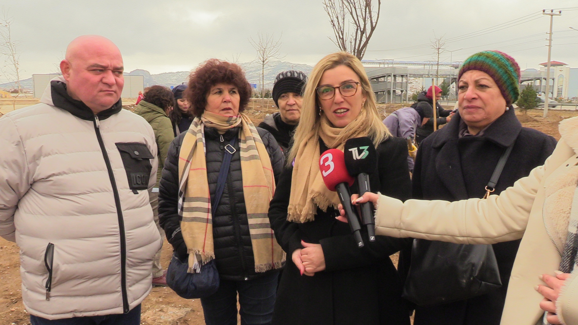 Afyonkarahisar’da Kadına Karşı Şiddetle Mücadele Günü etkinlikleri kapsamında fidan dikildi.