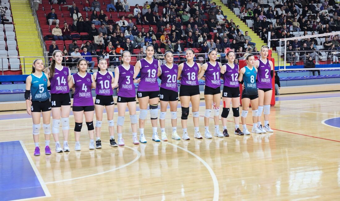 Afyon Belediye Yüntaş Antrenörü Bijen Filiz ve Kocaeli Voleybol Akademi