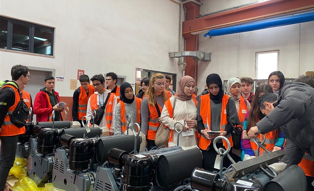 Afyonkarahisar Gençlik Merkezi Deneyap Atölyesi öğrencileri, teknoloji ve mühendislik alanlarında