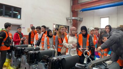 Afyonkarahisar Gençlik Merkezi Deneyap Atölyesi öğrencileri, teknoloji ve mühendislik alanlarında