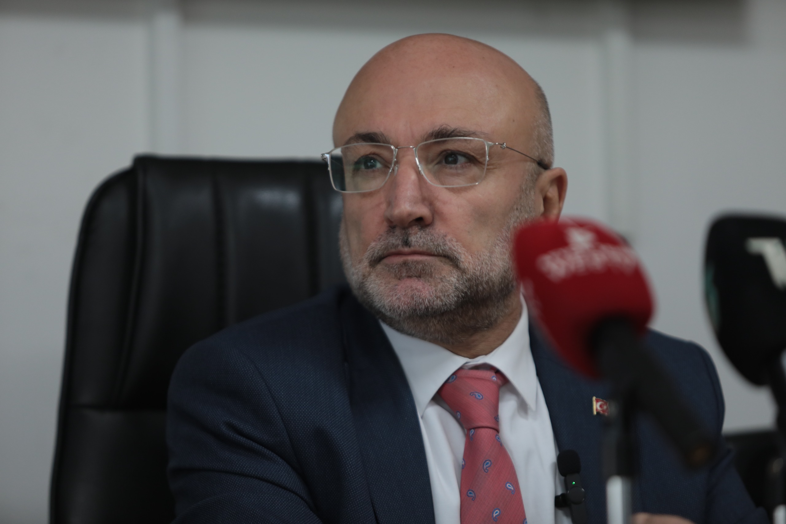 AK Parti İl Başkanı Av. Turgay Şahin, CHP’li Belediye Başkanı