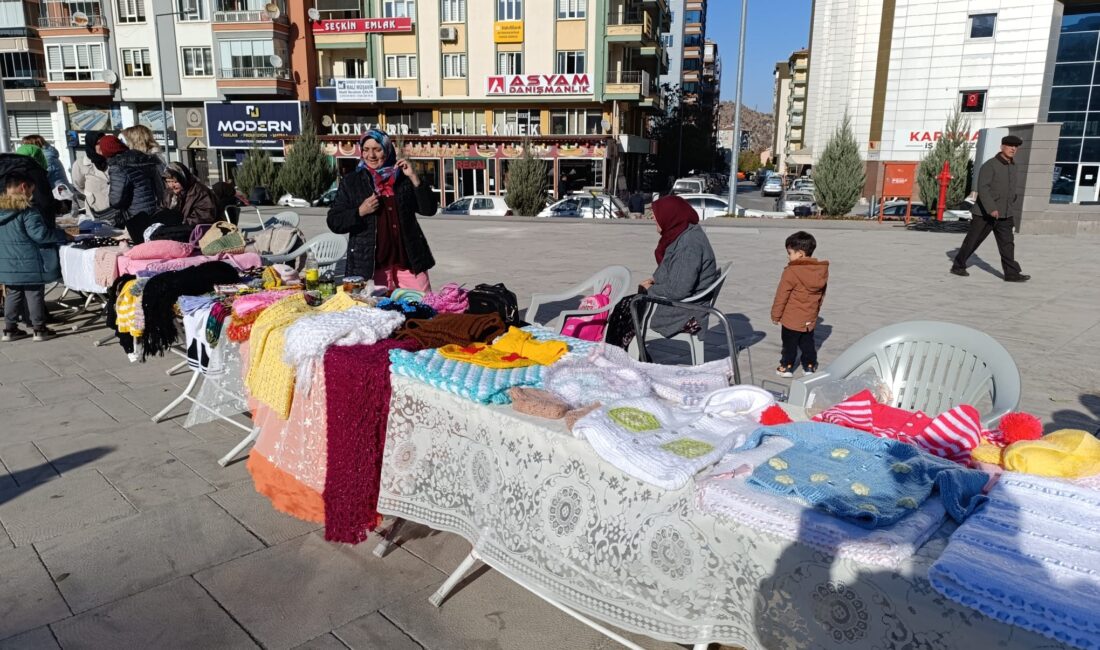 Afyonkarahisar’da çoğunluğu ev hanımlarından oluşan kadınların açtığı ‘Emekçi Kadınlar’ pazarı