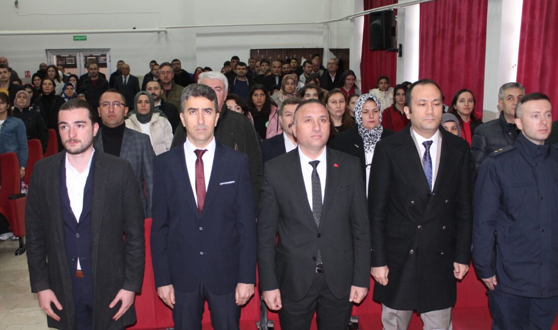 Afyonkarahisar'ın Çay ilçesinde 24 Kasım Öğretmenler Günü düzenlenen programla kutlandı.