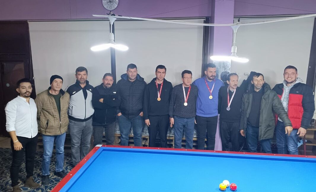 Öğretmenler, 3 bantta yarıştı Şuhut Gençlik ve Spor İlçe Müdürlüğü tarafından 24 Kasım Öğretmenler