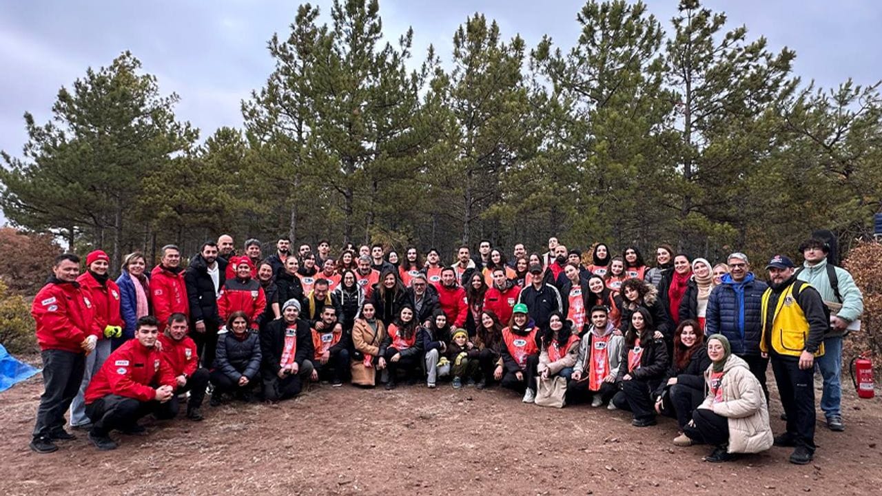 Afyon Zafer Lions Kulübü, Eskişehir'de düzenlenen fidan dikme şenliğinde pavlonya