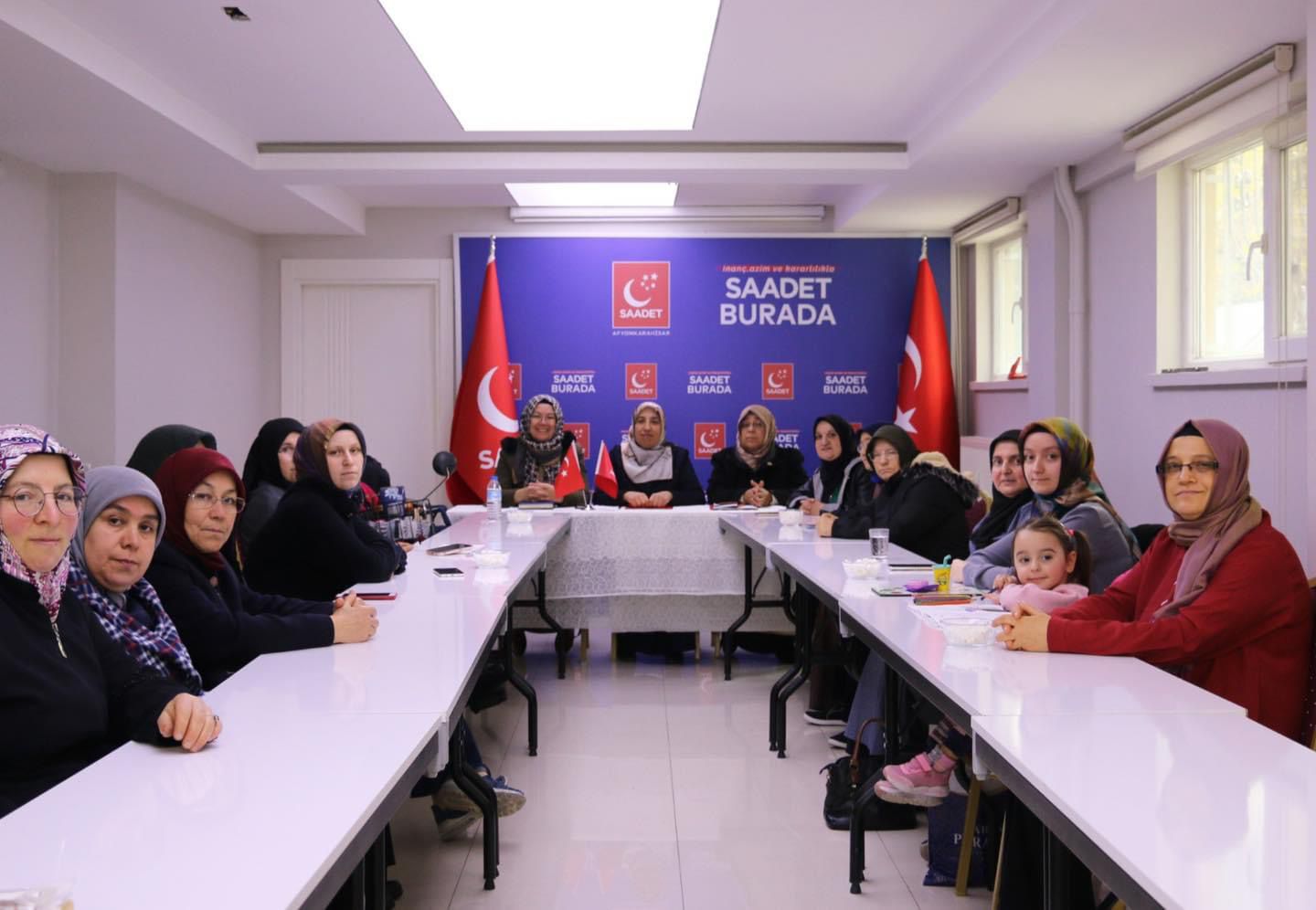 
Saadet Partisi Afyonkarahisar Kadın Kolları Başkanı Saniye Hazer, 20 Kasım
