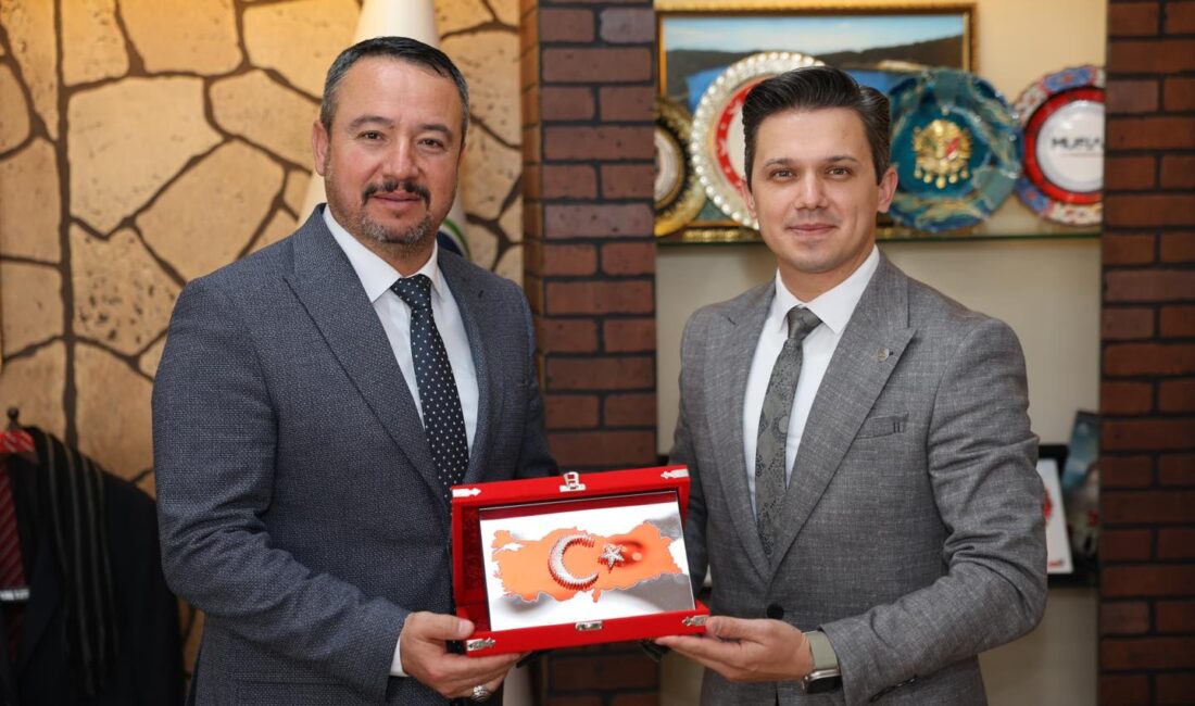 Dazkırı Belediye Başkanı Fatih Çiçek, Sandıklı Belediye Başkanı Adnan Öztaş’ı