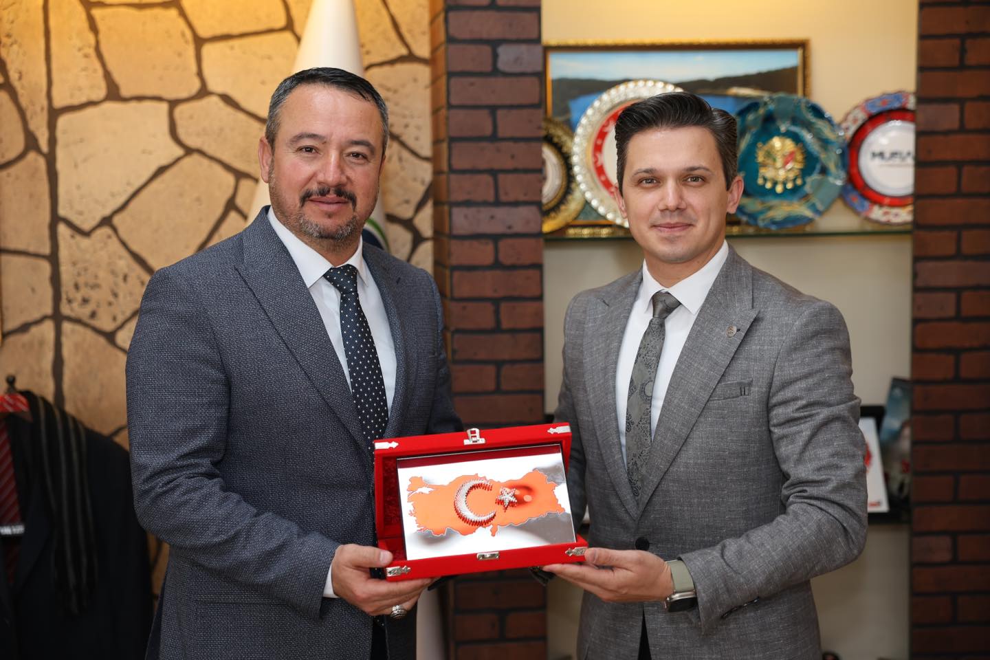 Dazkırı Belediye Başkanı Fatih Çiçek, Sandıklı Belediye Başkanı Adnan Öztaş’ı