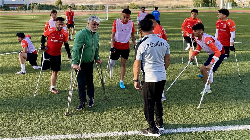 Üst üste üç kez Avrupa şampiyonluğuna ulaşan ve ilk kez