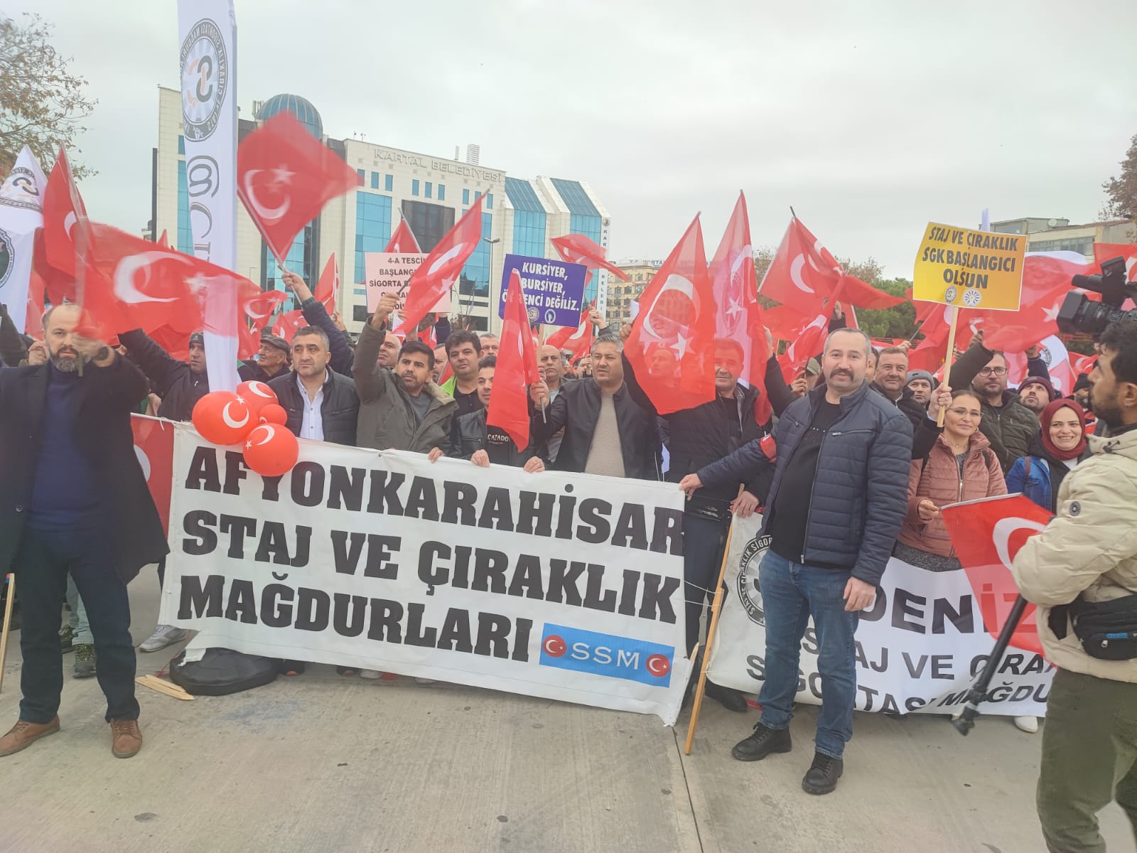 Staj ve çıraklık mağdurları, İstanbul'da düzenlenen büyük mitingle hak taleplerini