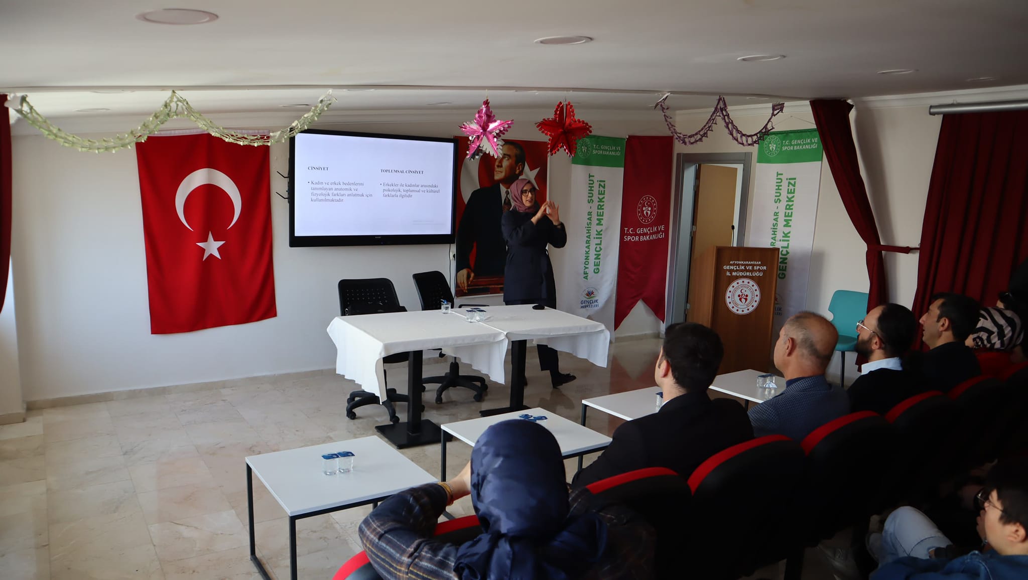   Şuhut Kaymakamlığı koordinesinde gerçekleştirilen Şuhut Gençlik Merkezi, Şuhut Kadın