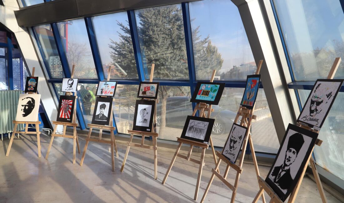 Afyonkarahisar’ın Çobanlar ilçesinde açılan Atatürk temalı resim sergisi büyük ilgi