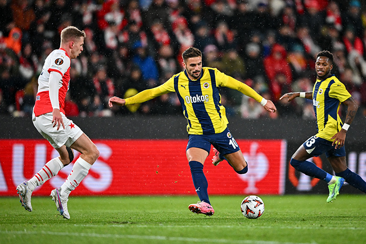 UEFA Avrupa Ligi'nin beşinci haftasında Çekya temsilcisi Slavia Prag'ı geriye