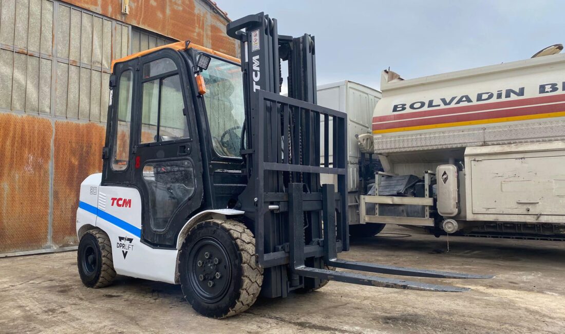 Afyonkarahisar’ın Bolvadin ilçesinde belediye araç filosunu genişletti ve belediyeye forklift