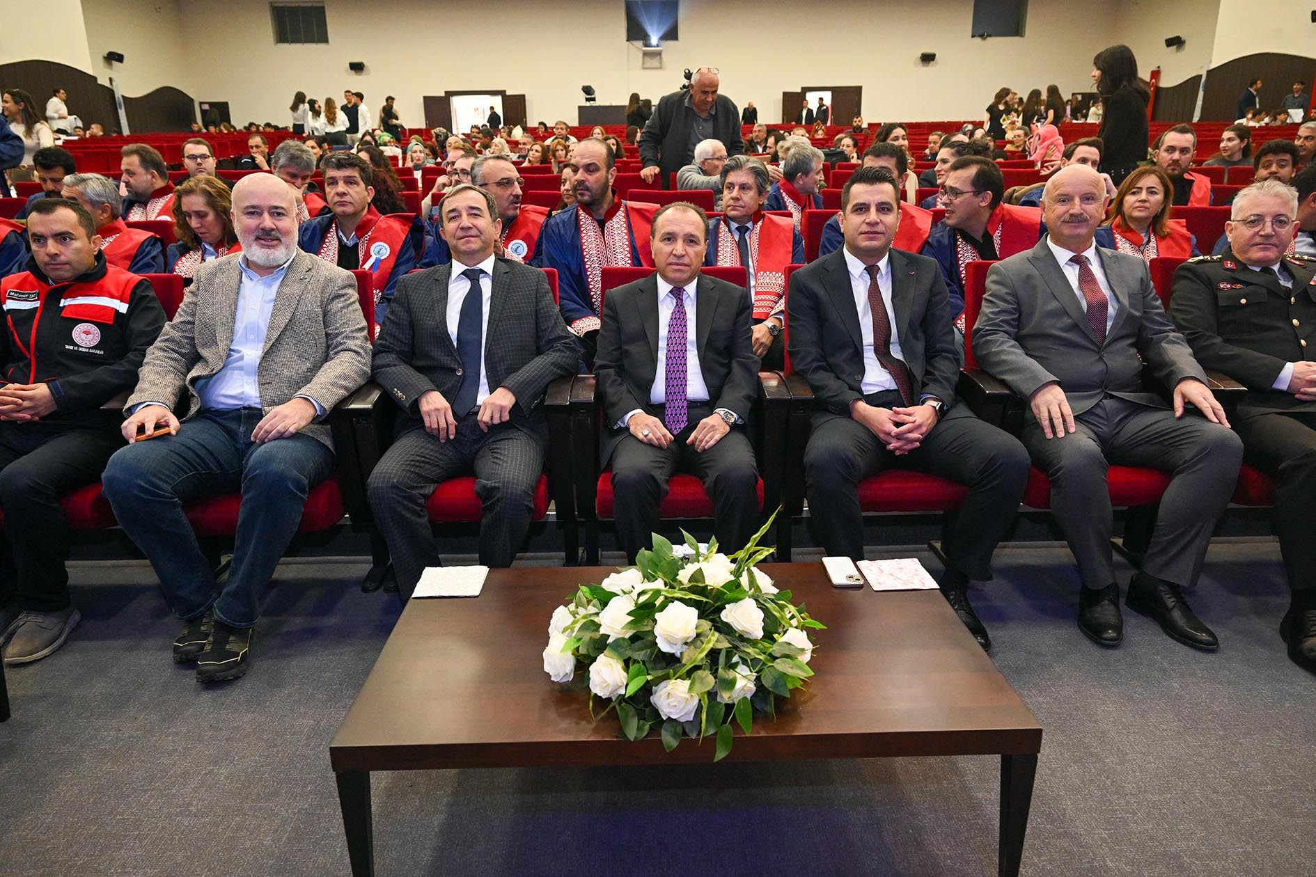 Afyon Kocatepe Üniversitesi (AKÜ) Veteriner Fakültesi birinci sınıf öğrencileri için