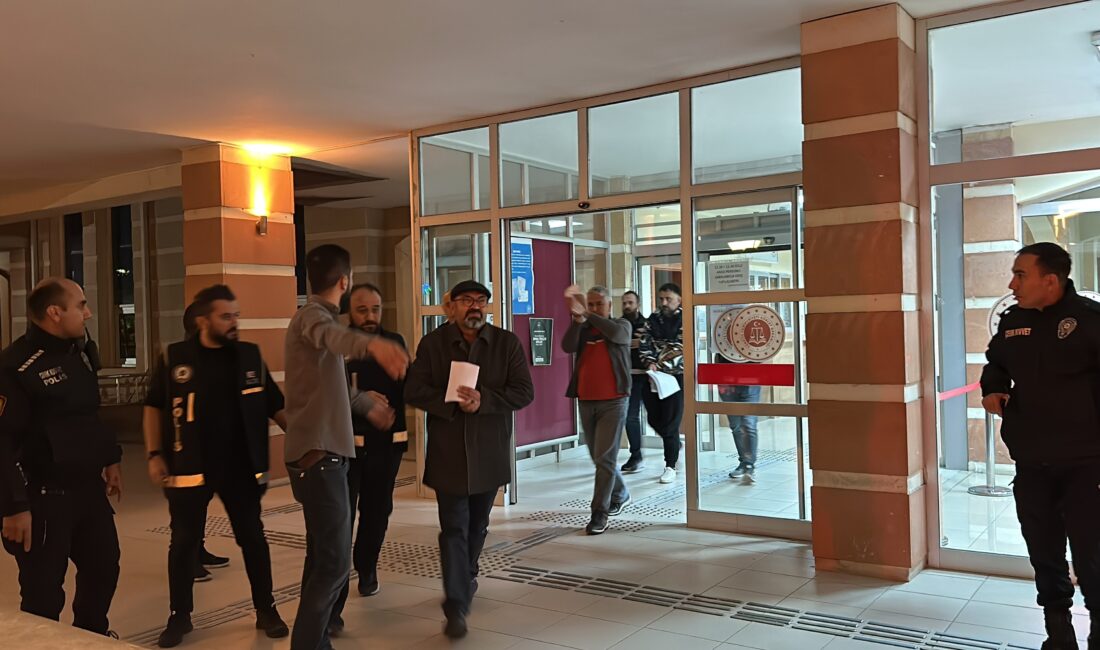 Kastamonu Entegre firmasını, belgede sahtecilik ve benzeri yöntemlerle 100 milyon