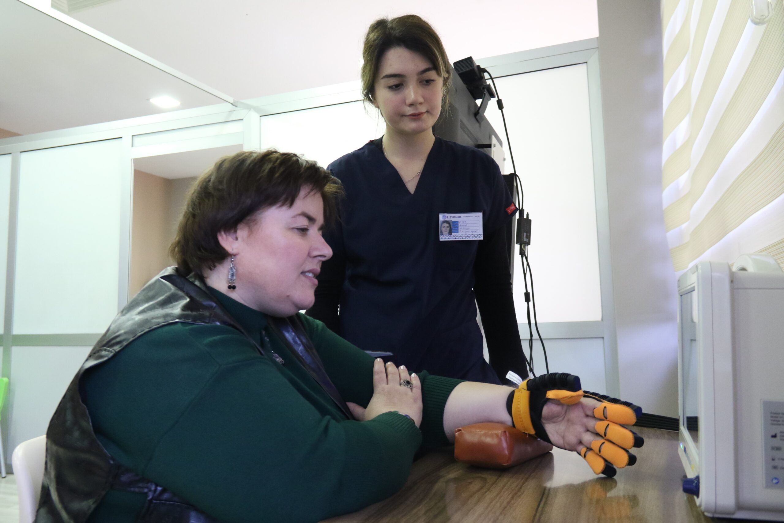 Gördes Huzurevi Yaşlı Bakım ve Rehabilitasyon Merkezi’nde kalan bir grup