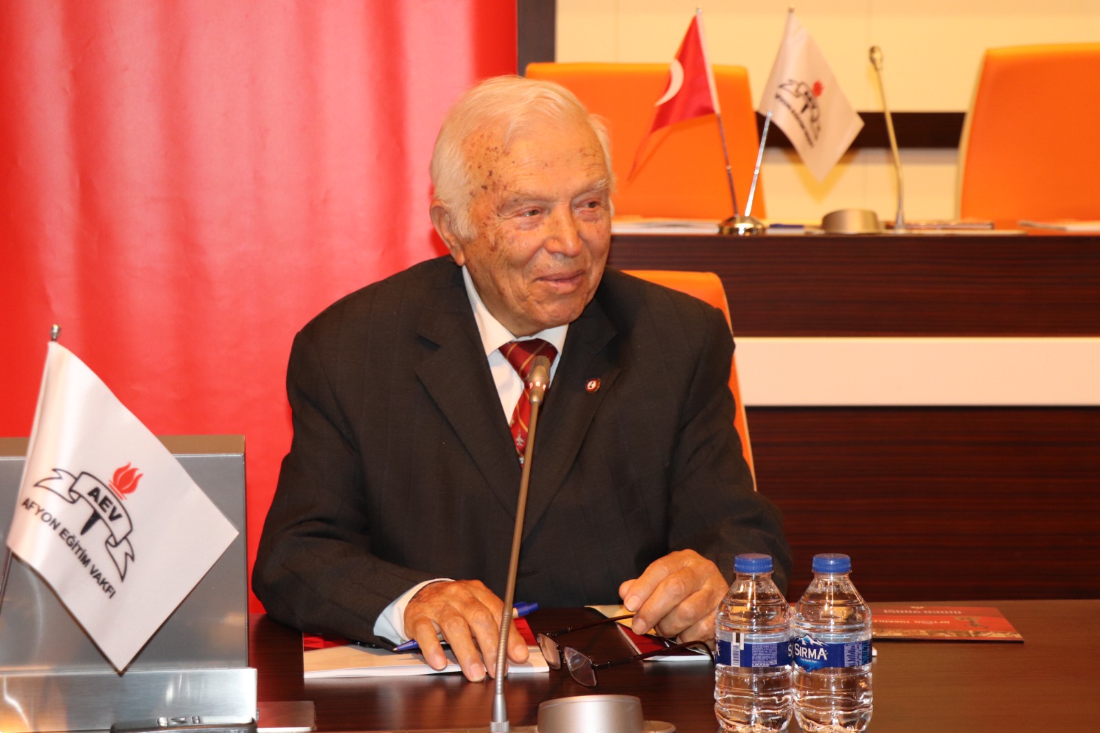 Afyonkarahisar’ın önemli isimlerinden, memleketine olan bağlılığı ve katkılarıyla tanınmış Emekli