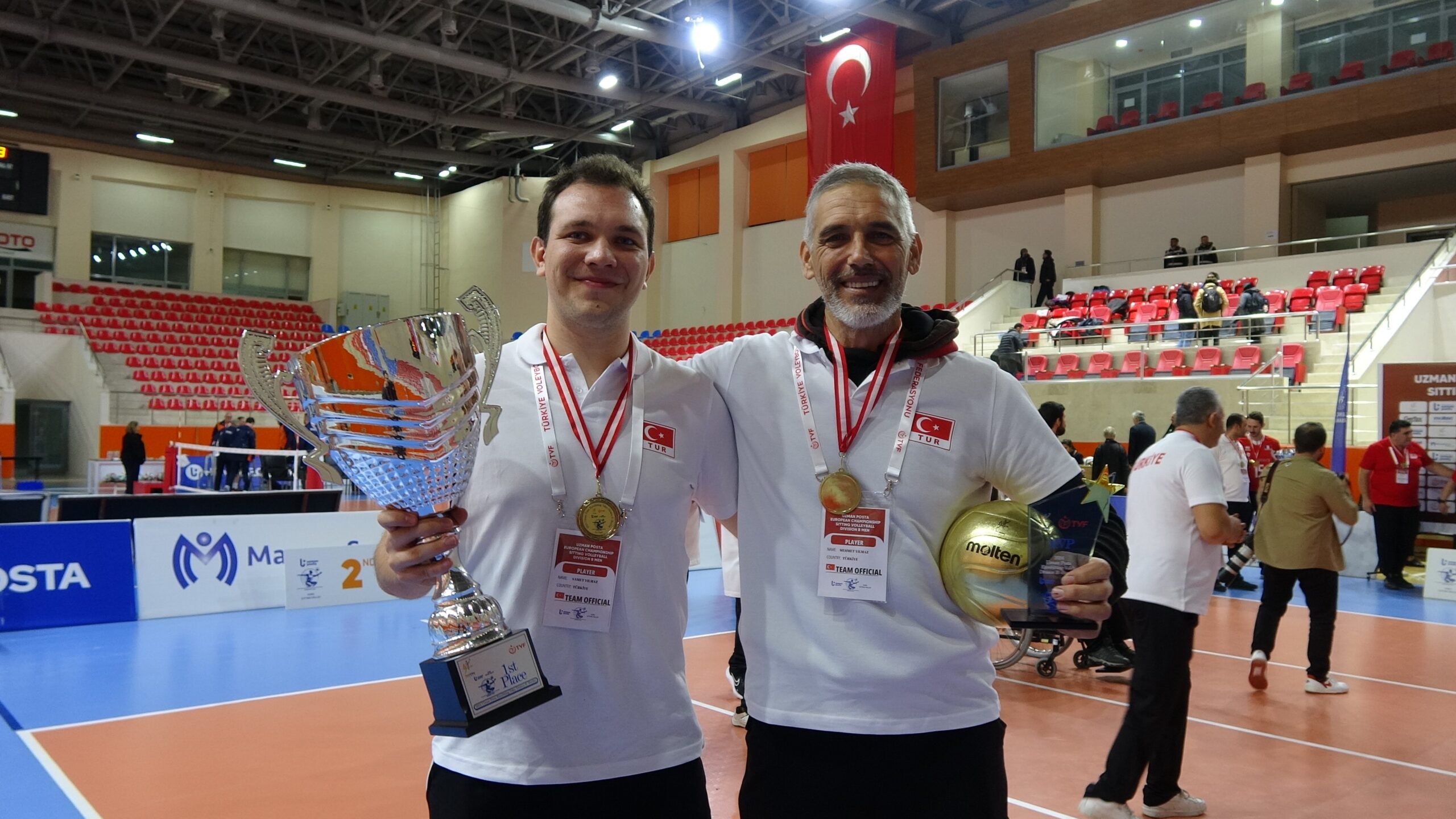 ParaVolley Türkiye Milli Takımı'nda forma giyen Mehmet Yılmaz ve oğlu