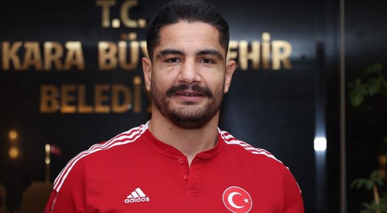 Türkiye Güreş Federasyonu Başkan Adayı Taha Akgül, adaylığının genç sporcular