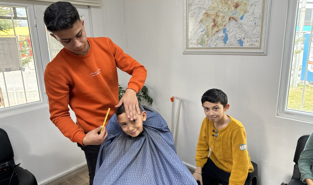 Afyonkarahisar’da 8 ay önce hayata geçirilen “Mahallemizin Çocukları Ücretsiz Saç