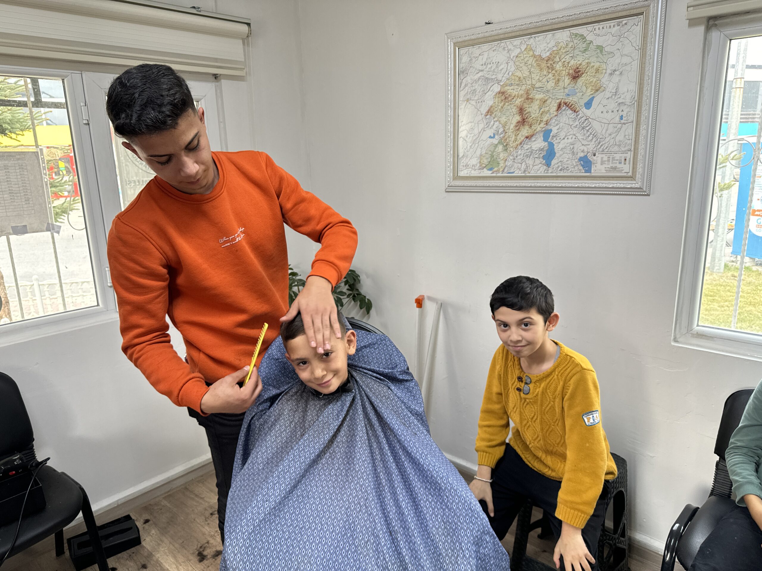 Afyonkarahisar’da 8 ay önce hayata geçirilen “Mahallemizin Çocukları Ücretsiz Saç