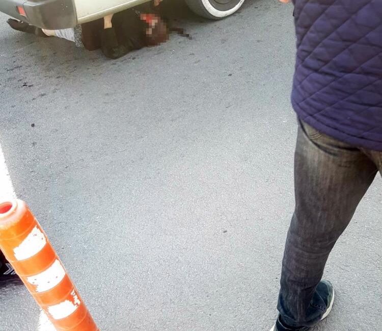 Afyonkarahisar’da şehir içi yolcu taşımacılığı yapan dolmuş şoförü, aracından inen
