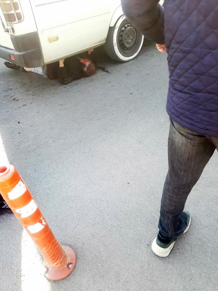 Afyonkarahisar’da şehir içi yolcu taşımacılığı yapan dolmuş şoförü, aracından inen