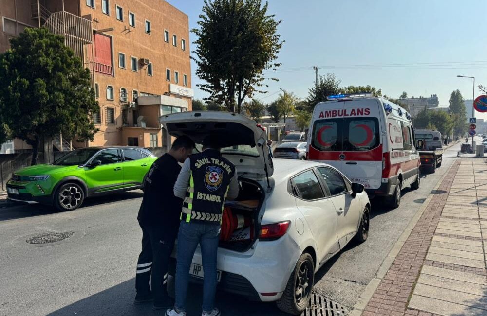 Küçükçekmece’de vakaya giden ambulansa yol vermeyen sürücünün görüntülerinin sosyal medyada
