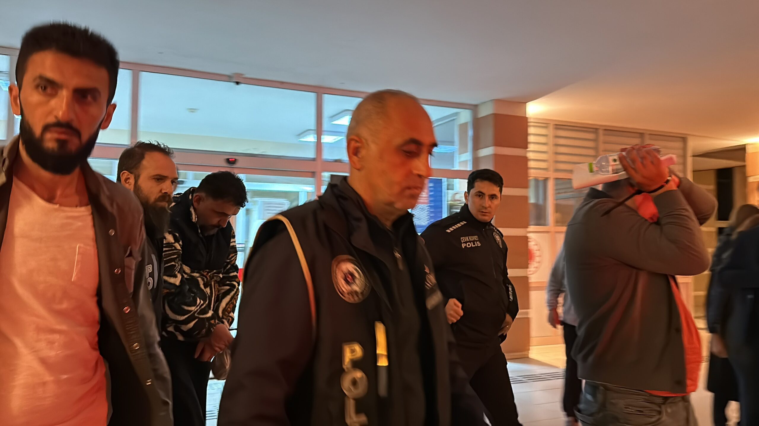 Kastamonu Entegre firmasını, belgede sahtecilik ve benzeri yöntemlerle 100 milyon