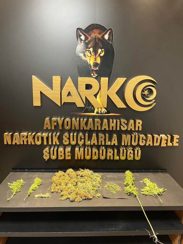 Afyonkarahisar’da polis tarafından torbacı diye tabir edilen sokak satıcılarına yönelik