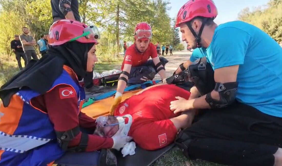 Çocuğun “Annemi götürün” feryadı tatbikata damga vurdu Afyonkarahisar, Isparta ve Burdur Ulusal Medikal Kurtarma Ekibi Birimi (UMKE)