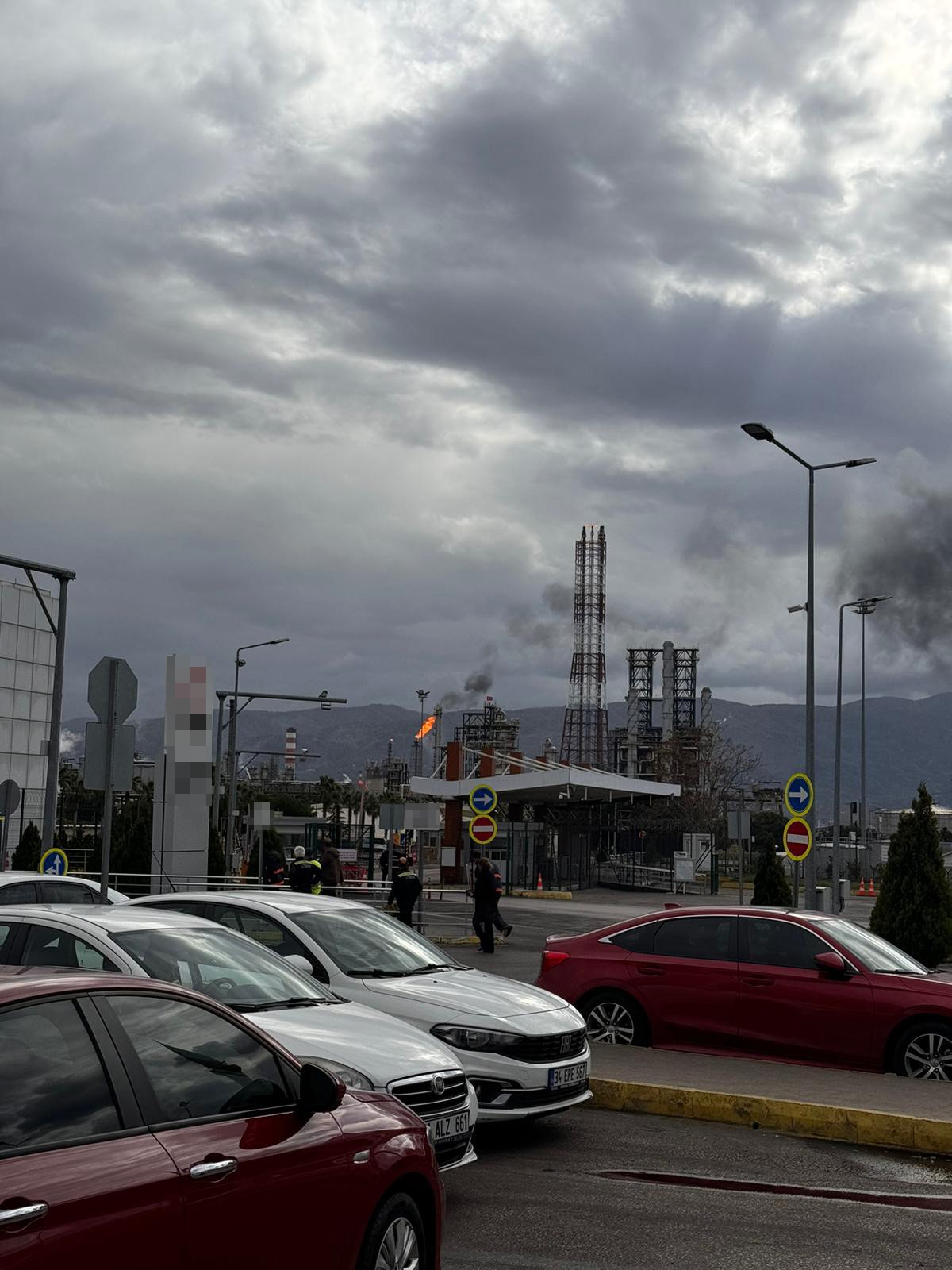 Kocaeli’nin Körfez ilçesinde bulunan bir rafineride şiddetli patlama meydana geldi.