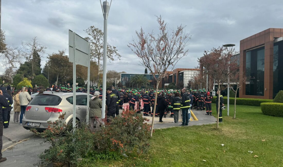 Kocaeli'nin Körfez ilçesinde bulunan bir rafineride şiddetli patlama meydana geldi.