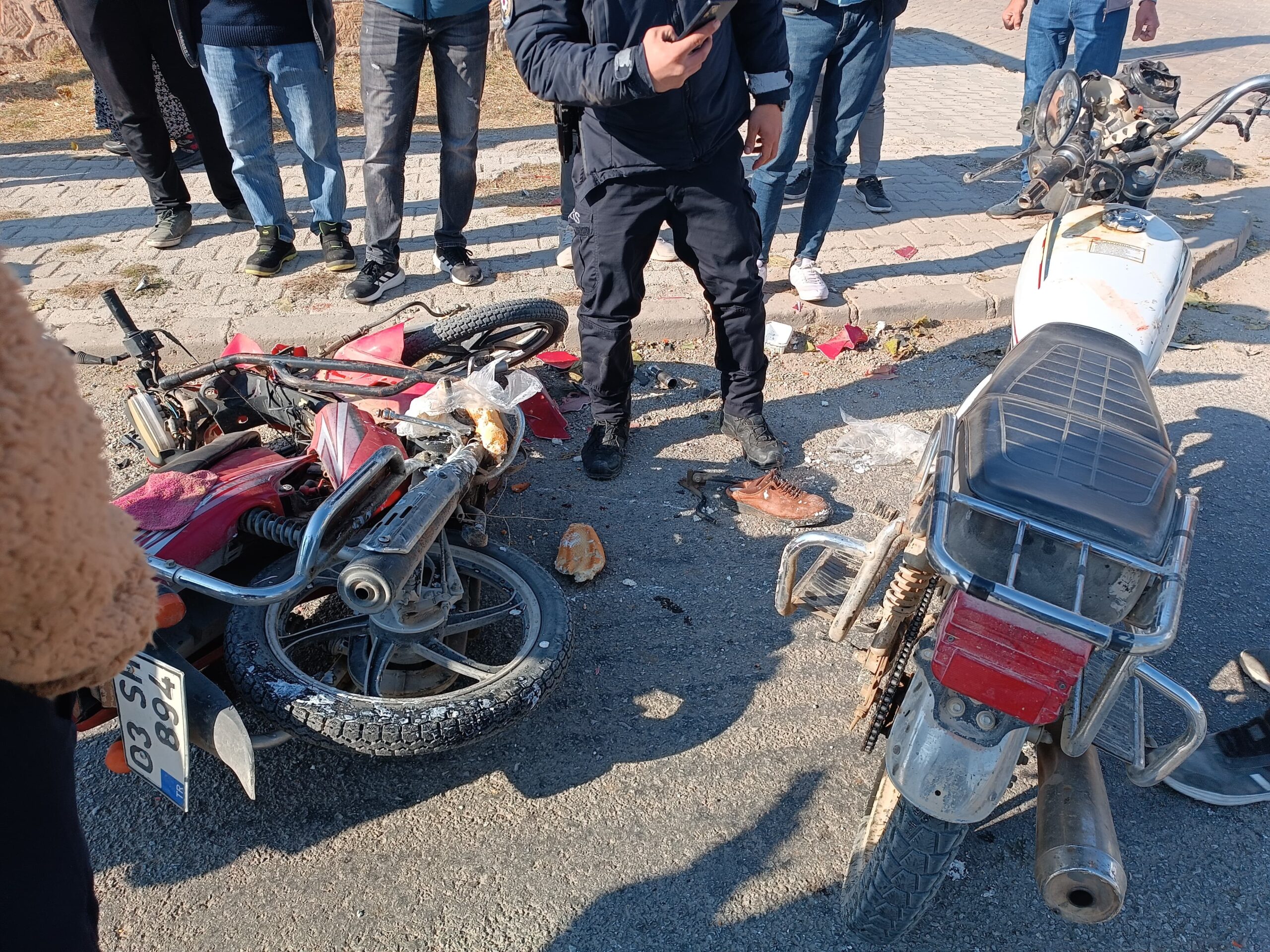 Afyonkarahisar’ın Şuhut ilçesi girişinde iki motosikletin çarpışması sonucu 2 sürücü