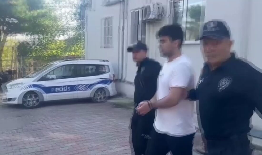 7 yaşındaki çocuğa yumruk attı, kaldırıp betona çarptı İstanbul’un Tuzla ilçesinde, bir alışveriş merkezinin otoparkında oyun oynayan 7