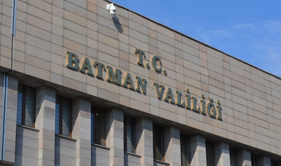Polise havai fişekler saldırıyorlardı. Batman’da havai fişek satışı yasaklandı Batman il sınırlarında havai fişek satışı ve kullanımı ikinci bir