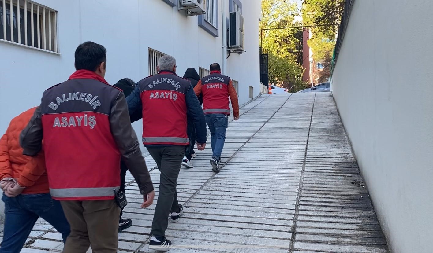 Balıkesir’de husumetlisini yol ortasında öldüren ve polis ekipleri tarafından yakalanan