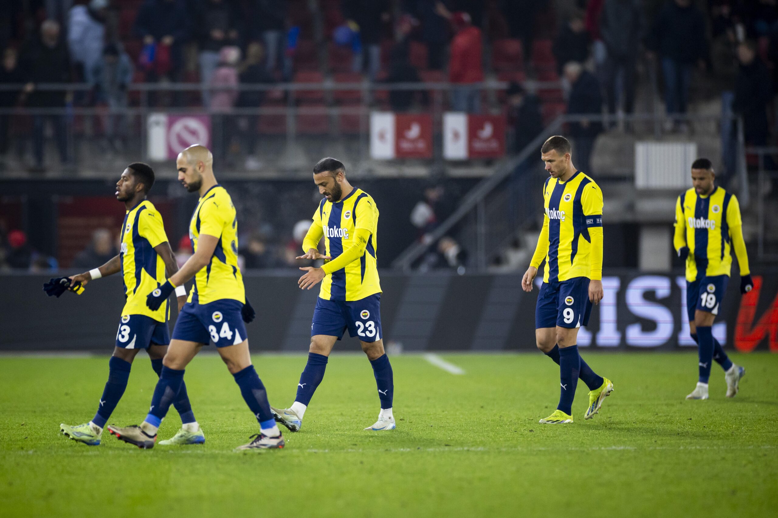 UEFA Avrupa Ligi’nde AZ Alkmaar’a deplasmanda 3-1 kaybeden Fenerbahçe, ilk